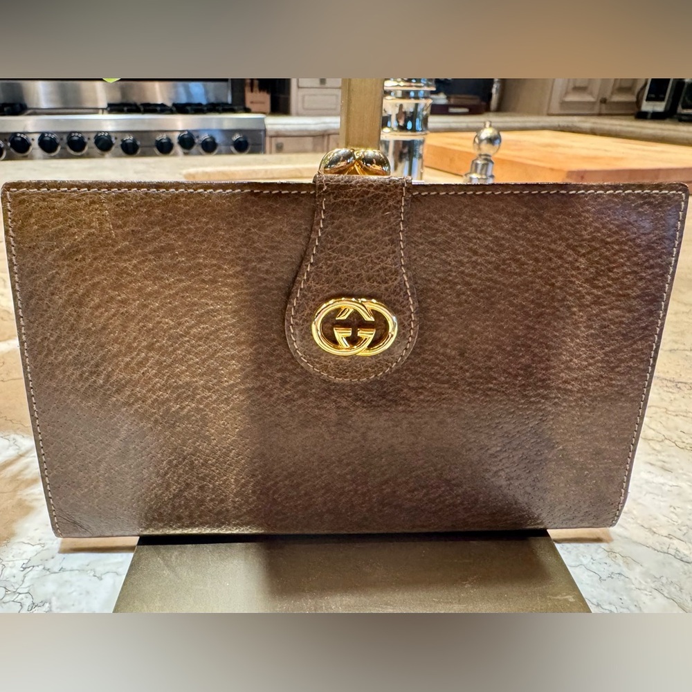 Gucci Vintage Brown Leather Wallet- Beautiful!